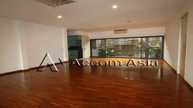 unit 4 Bedrooms  Apartment For Rent in Sathorn, Bangkok  near BTS Chong Nonsi (1410913)