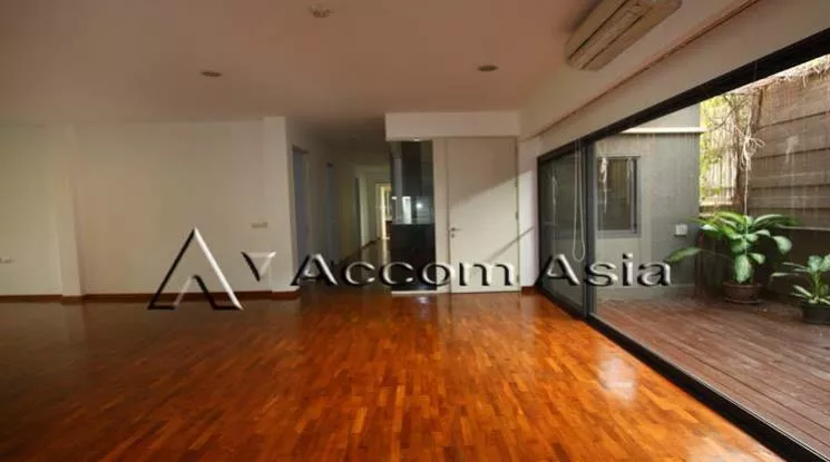 unit 4 Bedrooms  Apartment For Rent in Sathorn, Bangkok  near BTS Chong Nonsi (1410913)