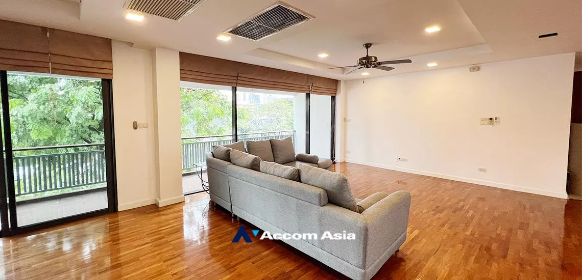Pet friendly |  4 Bedrooms  Apartment For Rent in Sathorn, Bangkok  near BTS Chong Nonsi (1008103)