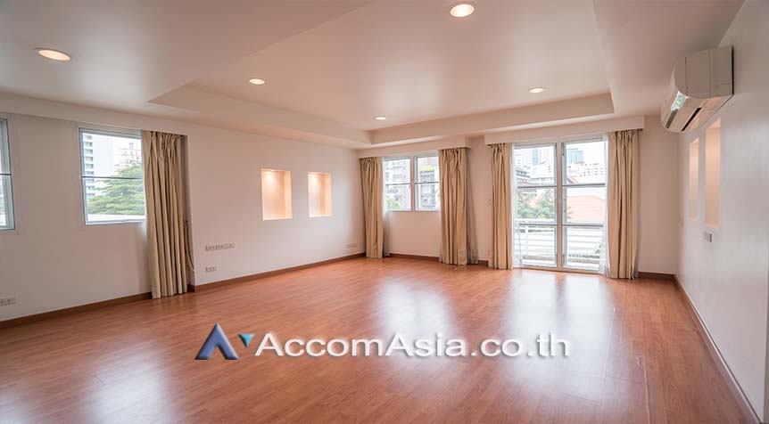 7  4 br House For Rent in Sukhumvit ,Bangkok BTS Phrom Phong at House in compound with common pool 1811030