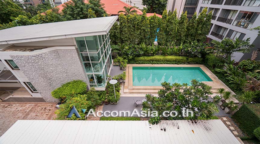 4  4 br House For Rent in Sukhumvit ,Bangkok BTS Phrom Phong at House in compound with common pool 1811030