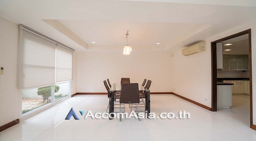  1  4 br House For Rent in Sukhumvit ,Bangkok BTS Phrom Phong at House in compound with common pool 1811030