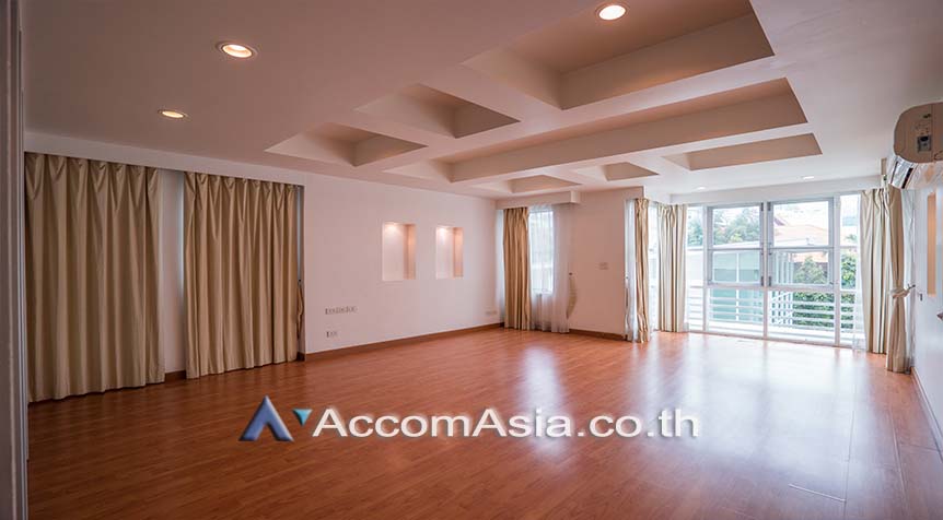 8  4 br House For Rent in Sukhumvit ,Bangkok BTS Phrom Phong at House in compound with common pool 1811030