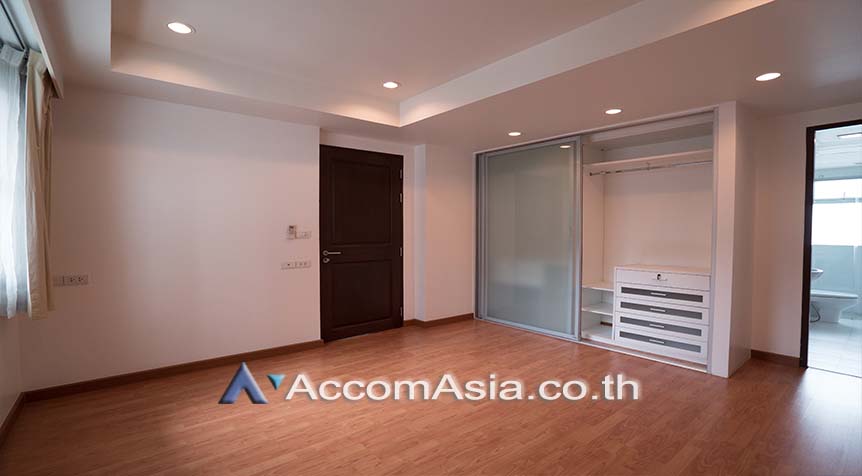 9  4 br House For Rent in Sukhumvit ,Bangkok BTS Phrom Phong at House in compound with common pool 1811030
