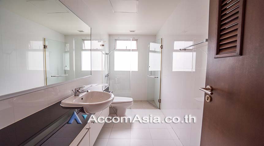 11  4 br House For Rent in Sukhumvit ,Bangkok BTS Phrom Phong at House in compound with common pool 1811030