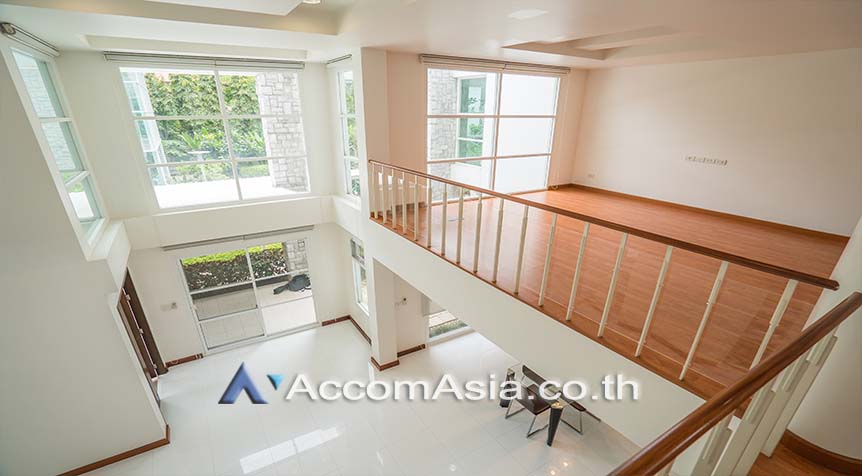 6  4 br House For Rent in Sukhumvit ,Bangkok BTS Phrom Phong at House in compound with common pool 1811030