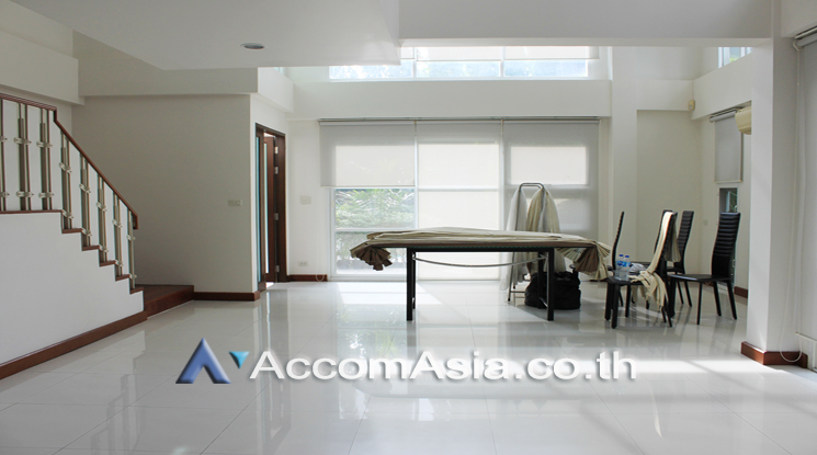 2House for Rent House in compound with common pool-Sukhumvit-Bangkok  / AccomAsia
