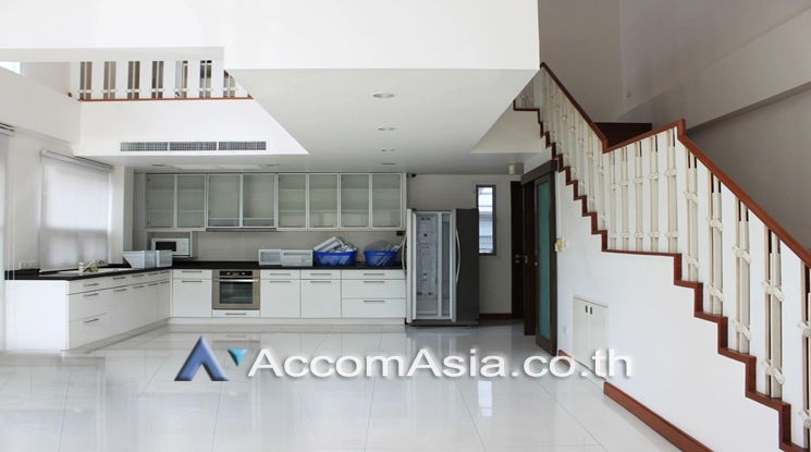  1  4 br House For Rent in Sukhumvit ,Bangkok BTS Phrom Phong at House in compound with common pool 1811031