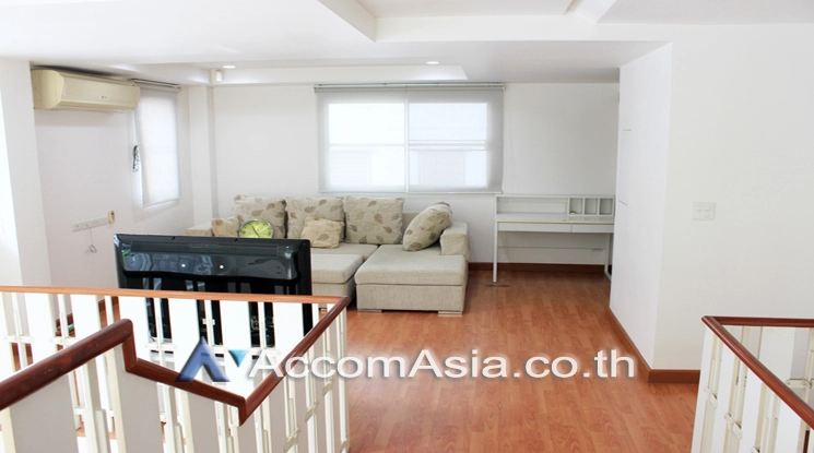 5  4 br House For Rent in Sukhumvit ,Bangkok BTS Phrom Phong at House in compound with common pool 1811031