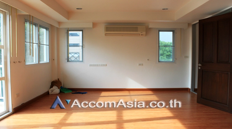 7  4 br House For Rent in Sukhumvit ,Bangkok BTS Phrom Phong at House in compound with common pool 1811031