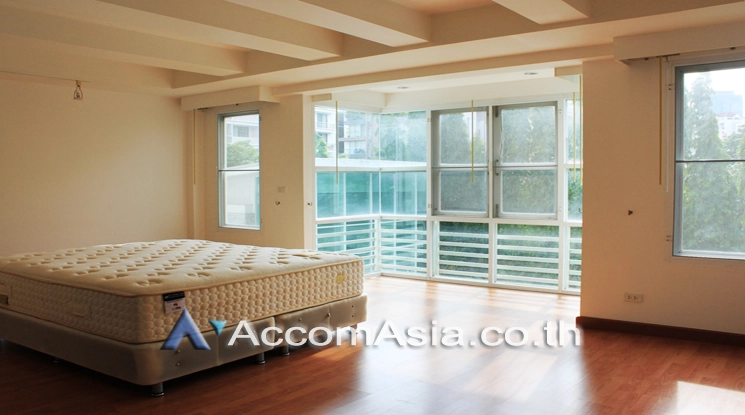 8  4 br House For Rent in Sukhumvit ,Bangkok BTS Phrom Phong at House in compound with common pool 1811031