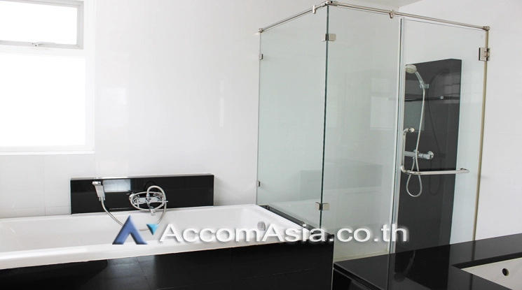 9  4 br House For Rent in Sukhumvit ,Bangkok BTS Phrom Phong at House in compound with common pool 1811031