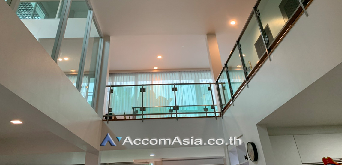  1  4 br House For Rent in Sukhumvit ,Bangkok BTS Phrom Phong at House in compound with common pool 1811032