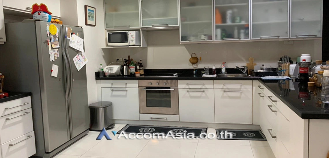 5  4 br House For Rent in Sukhumvit ,Bangkok BTS Phrom Phong at House in compound with common pool 1811032