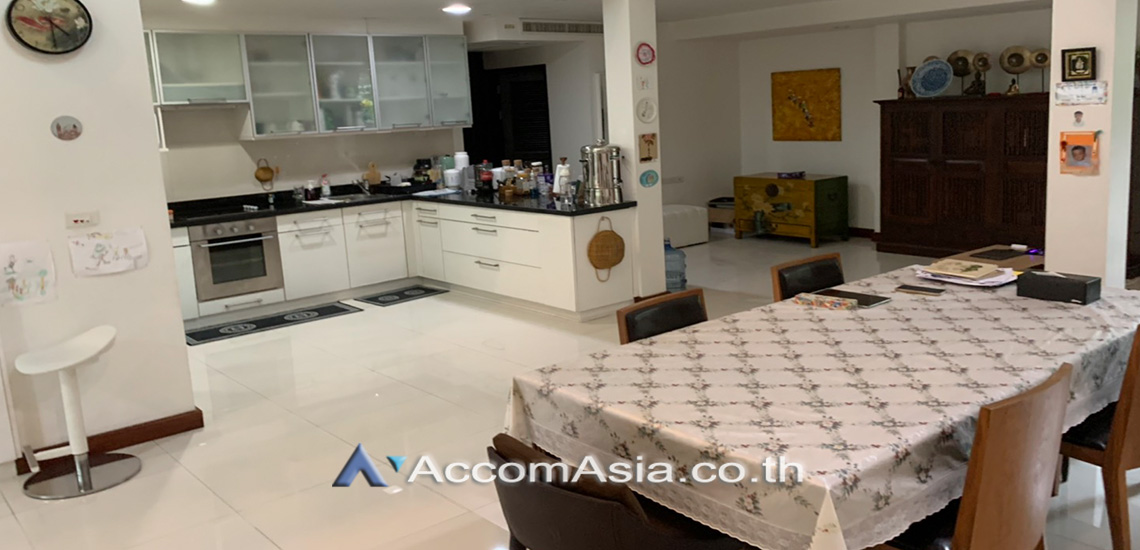 6  4 br House For Rent in Sukhumvit ,Bangkok BTS Phrom Phong at House in compound with common pool 1811032