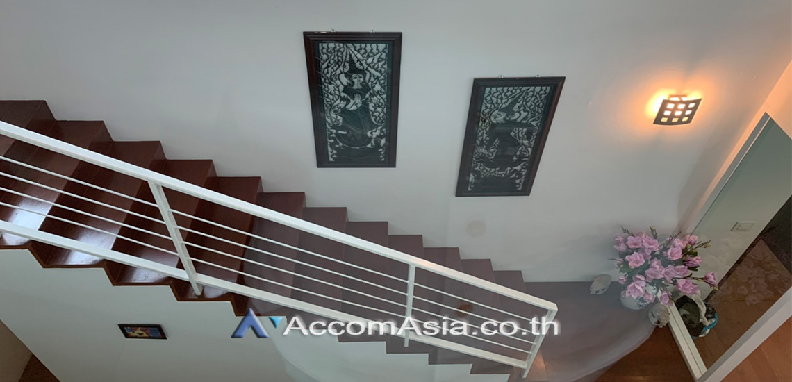 4House for Rent House in compound with common pool-Sukhumvit-Bangkok  / AccomAsia