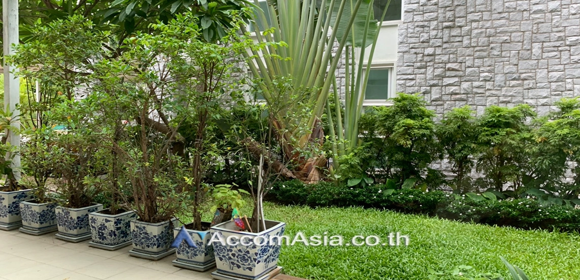 9  4 br House For Rent in Sukhumvit ,Bangkok BTS Phrom Phong at House in compound with common pool 1811032