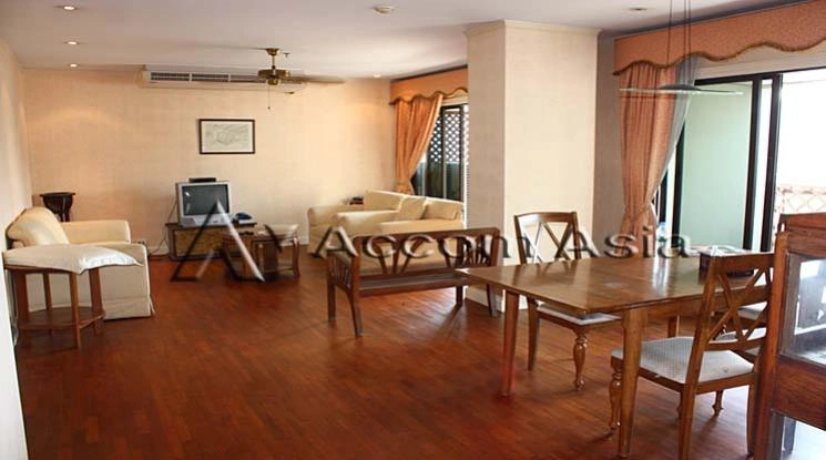 unit 3 Bedrooms  Condominium For Rent in Ploenchit, Bangkok  near BTS Ploenchit (1511054)