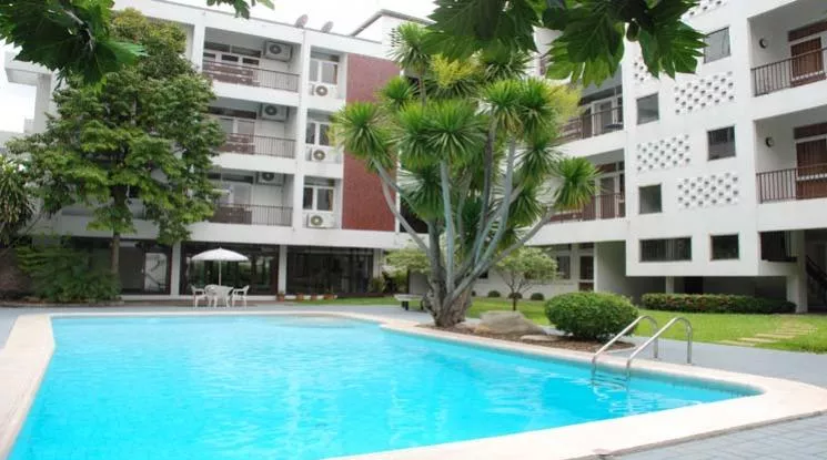 unit 2 Bedrooms  Apartment For Rent in Sukhumvit, Bangkok  near BTS Ekkamai (1411067)