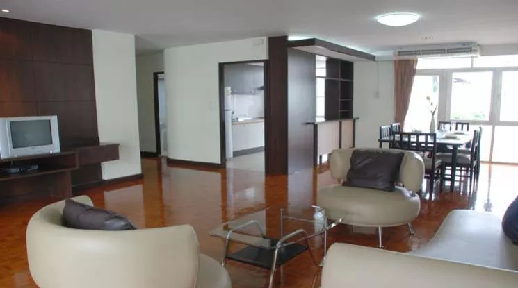 unit 2 Bedrooms  Apartment For Rent in Sukhumvit, Bangkok  near BTS Ekkamai (1411067)