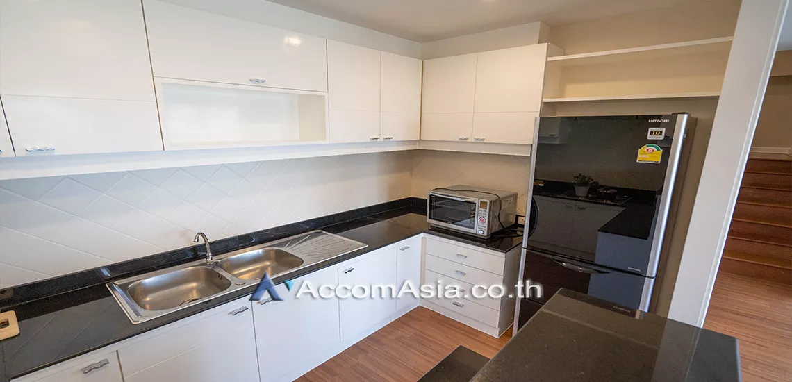 Duplex Condo |  2 Bedrooms  Apartment For Rent in Sukhumvit, Bangkok  near BTS Ekkamai (1411069)