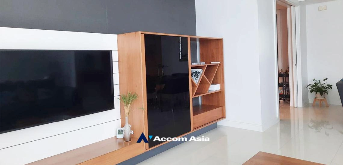 unit 3 Bedrooms  Condominium For Sale in Ploenchit, Bangkok  near BTS Ploenchit (2311074)