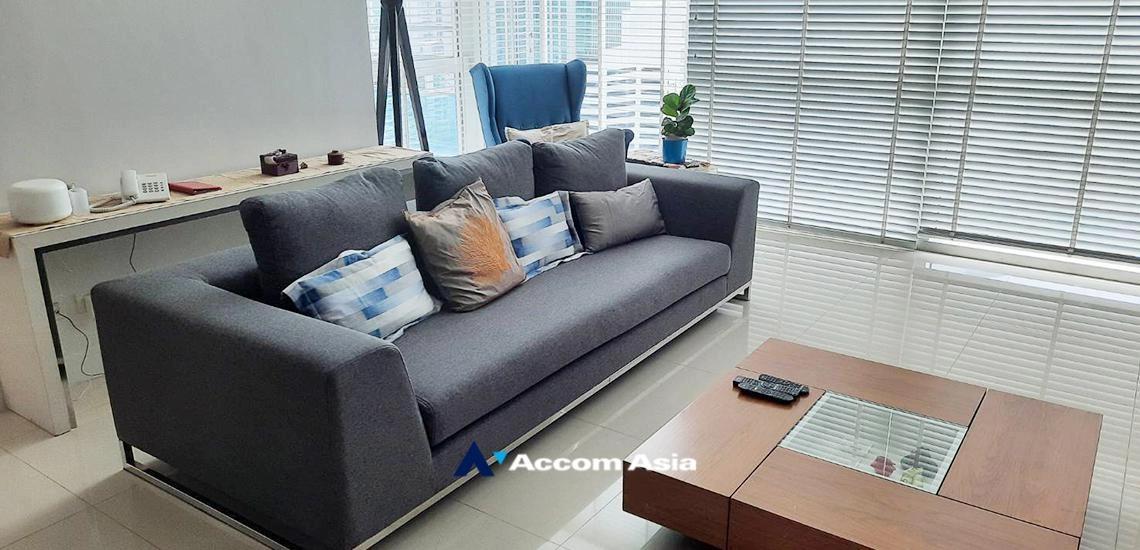 unit 3 Bedrooms  Condominium For Sale in Ploenchit, Bangkok  near BTS Ploenchit (2311074)