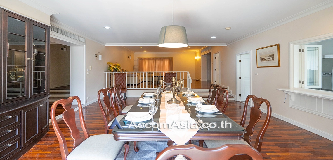 unit 3 Bedrooms  Apartment For Rent in Sathorn, Bangkok  near MRT Lumphini (1411075)