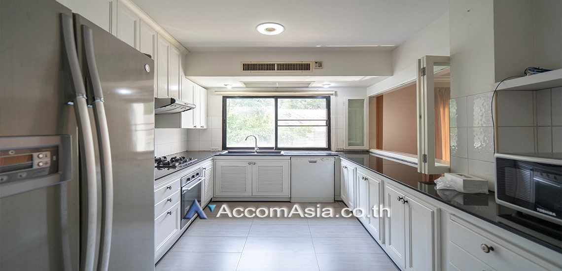 unit 3 Bedrooms  Apartment For Rent in Sathorn, Bangkok  near MRT Lumphini (1411075)