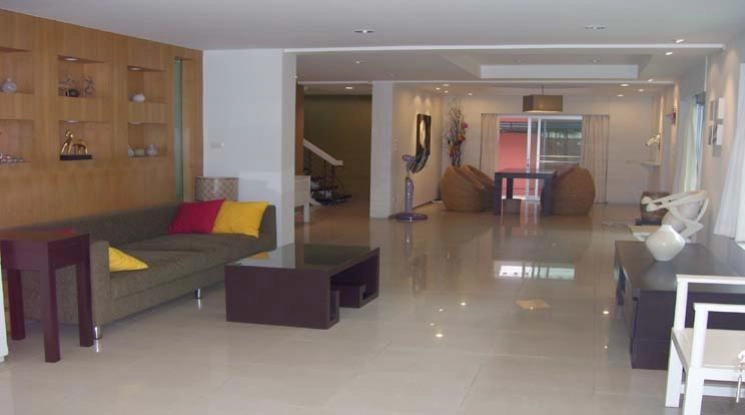  1  3 br House For Rent in Sathorn ,Bangkok MRT Lumphini 1711087