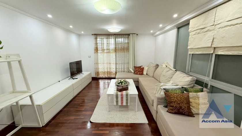 unit 2 Bedrooms  Apartment For Rent in Sukhumvit, Bangkok  near BTS Phrom Phong (1411129)