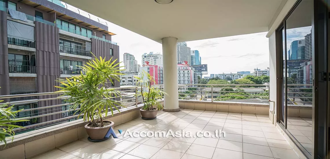  4 Bedrooms  Apartment For Rent in Sukhumvit, Bangkok  near BTS Asok - MRT Sukhumvit (1008701)