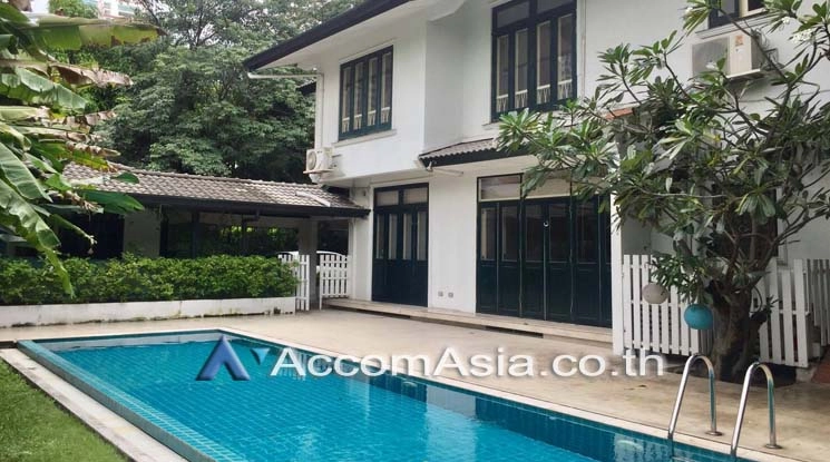  3 Bedrooms  House For Rent in Sukhumvit, Bangkok  near BTS Thong Lo (60022)