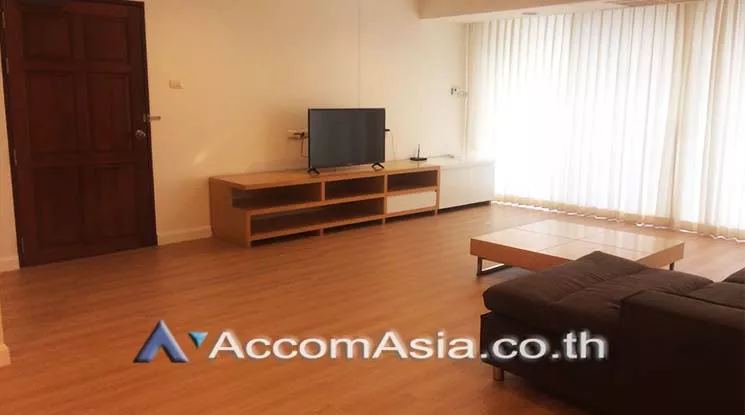  3 Bedrooms  Apartment For Rent in Sathorn, Bangkok  near BTS Chong Nonsi (1411184)