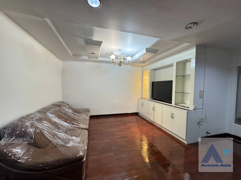  1  2 br Condominium for rent and sale in Sukhumvit ,Bangkok BTS Nana at Crystal Garden 1511190