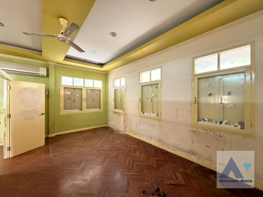 10  4 br House for rent and sale in Sukhumvit ,Bangkok BTS Nana 2311226