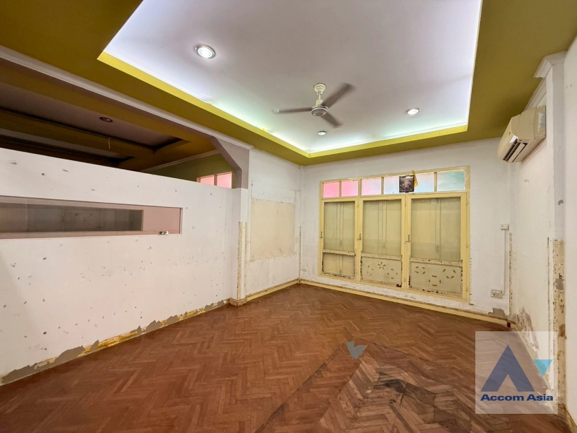 11  4 br House for rent and sale in Sukhumvit ,Bangkok BTS Nana 2311226