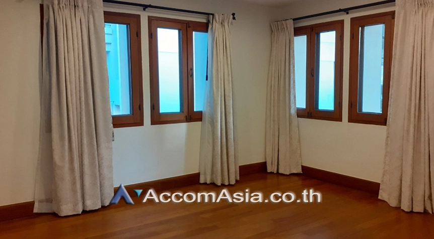  3 Bedrooms  House For Rent in Sukhumvit, Bangkok  near BTS Phrom Phong (1711231)