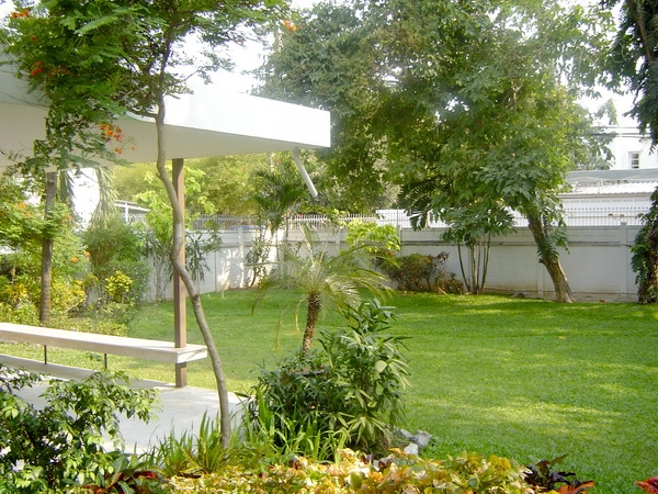 unit 4 Bedrooms  House For Rent in Sukhumvit, Bangkok  near BTS Phrom Phong (9019501)