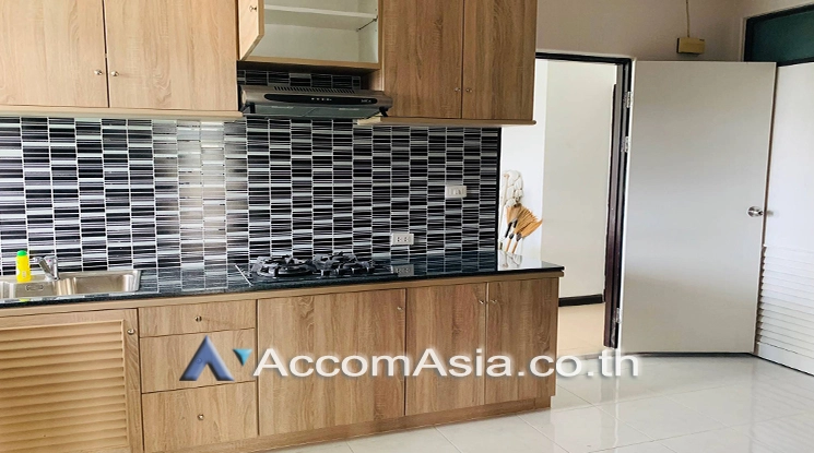 unitPenthouse | Bright corner unit with warm wood floors and private garden balcony (2045801)