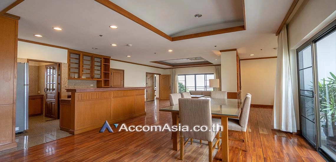 unit 3 Bedrooms  Apartment For Rent in Sathorn, Bangkok  near BTS Chong Nonsi (1411269)