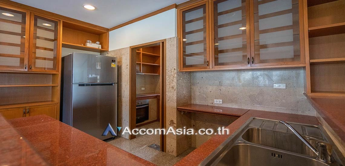 unit 3 Bedrooms  Apartment For Rent in Sathorn, Bangkok  near BTS Chong Nonsi (1411269)