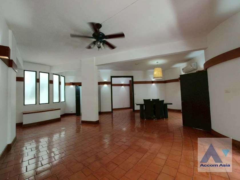 12  2 br Apartment For Rent in Ploenchit ,Bangkok BTS Ploenchit at Set among tropical atmosphere 1411287