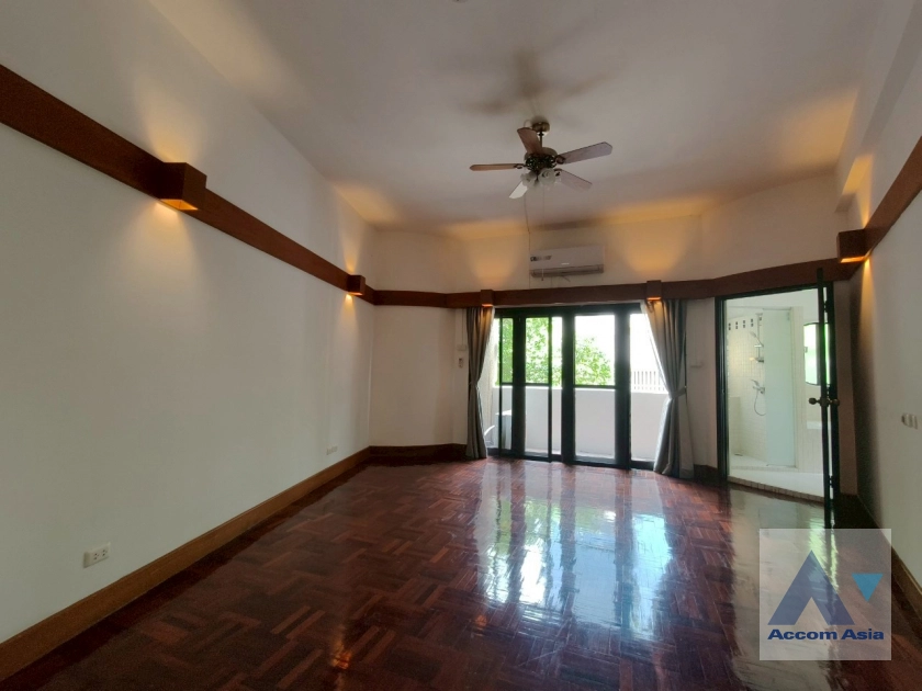 7  2 br Apartment For Rent in Ploenchit ,Bangkok BTS Ploenchit at Set among tropical atmosphere 1411287