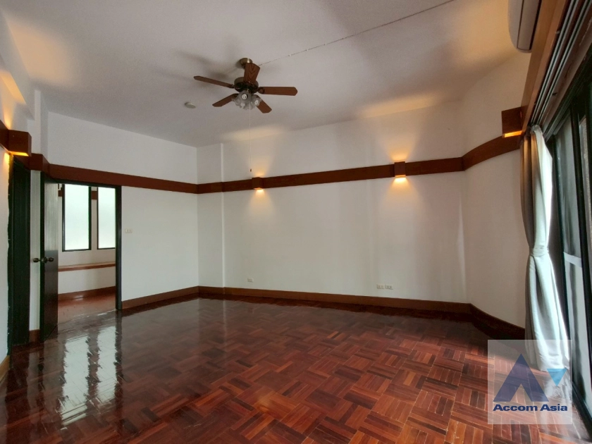 9  2 br Apartment For Rent in Ploenchit ,Bangkok BTS Ploenchit at Set among tropical atmosphere 1411287