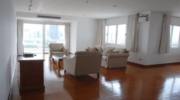 unit 3 Bedrooms  Apartment For Rent in Sathorn, Bangkok  near BRT Technic Krungthep (2046803)