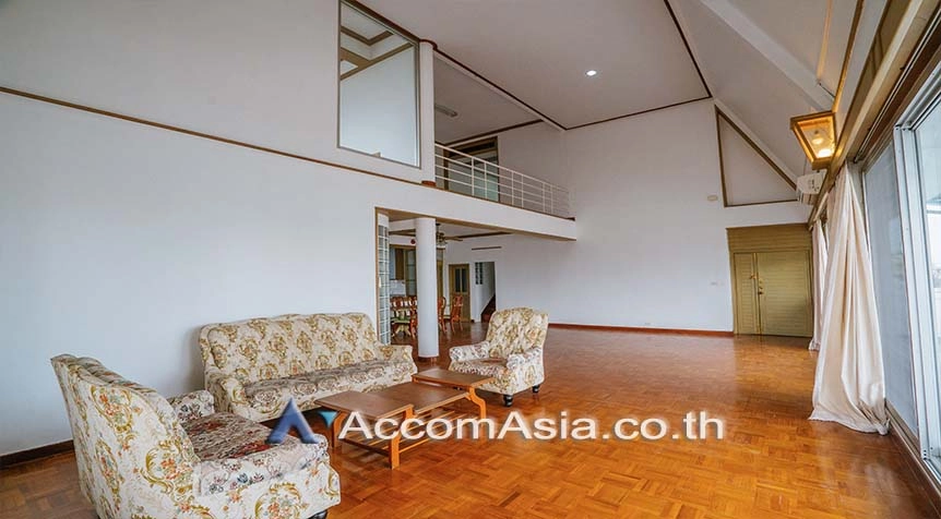Duplex Condo, Pet friendly |  3 Bedrooms  Apartment For Rent in Sukhumvit, Bangkok  near BTS Thong Lo (20473)