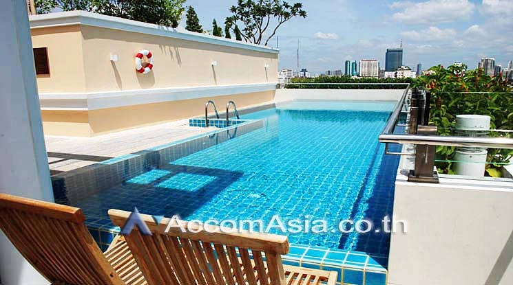 unit 2 Bedrooms  Condominium For Rent in Sukhumvit, Bangkok  near BTS Ekkamai (1511519)