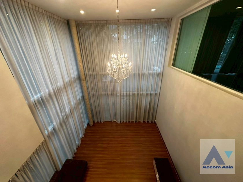 5  4 br House for rent and sale in Pattanakarn ,Bangkok BTS On Nut at Panya Pattanakarn Village 1811526