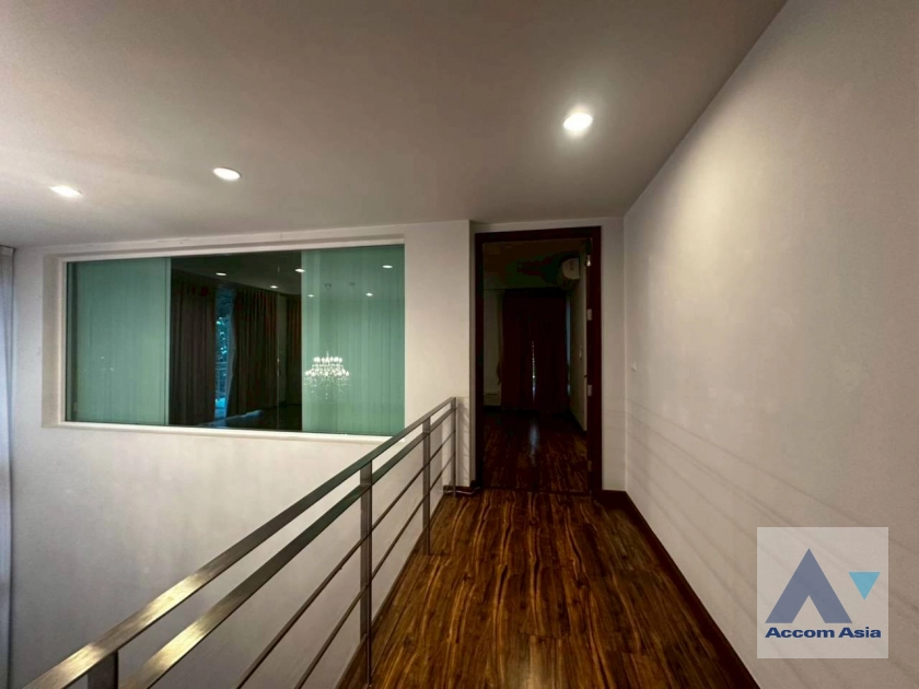 16  4 br House for rent and sale in Pattanakarn ,Bangkok BTS On Nut at Panya Pattanakarn Village 1811526